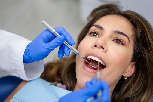 dental implants in dubai