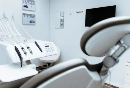 Why Choose a Modern Dental Clinic in Dubai for Your Dental Needs?