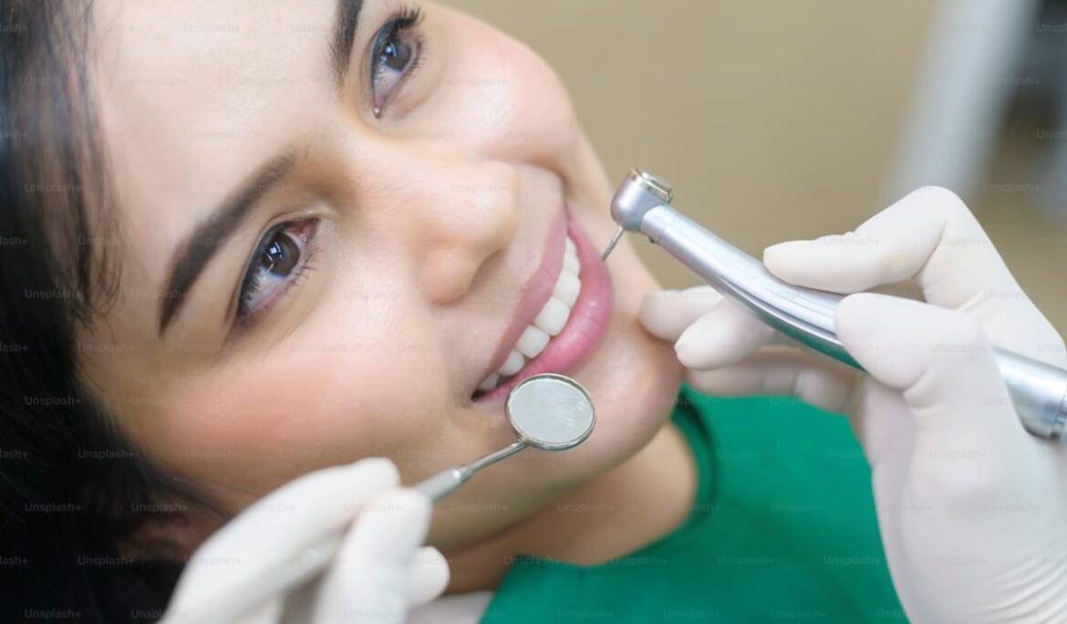 Full Smile Makeover in Dubai: Cosmetic Dentistry With Veneers, Crowns & Cosmetic Bonding